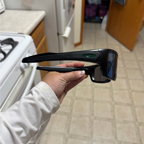 Oakley Men's Sunglasses with Black Frame and Green Lenses - Picture 6 of 9